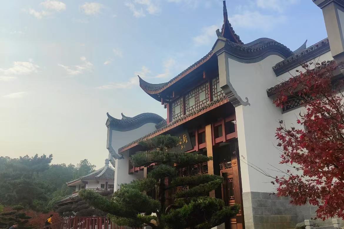Wuyi Square Xiangjiang Huaminglou